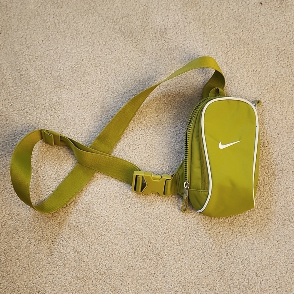 Nike Essential Crossbody Bag